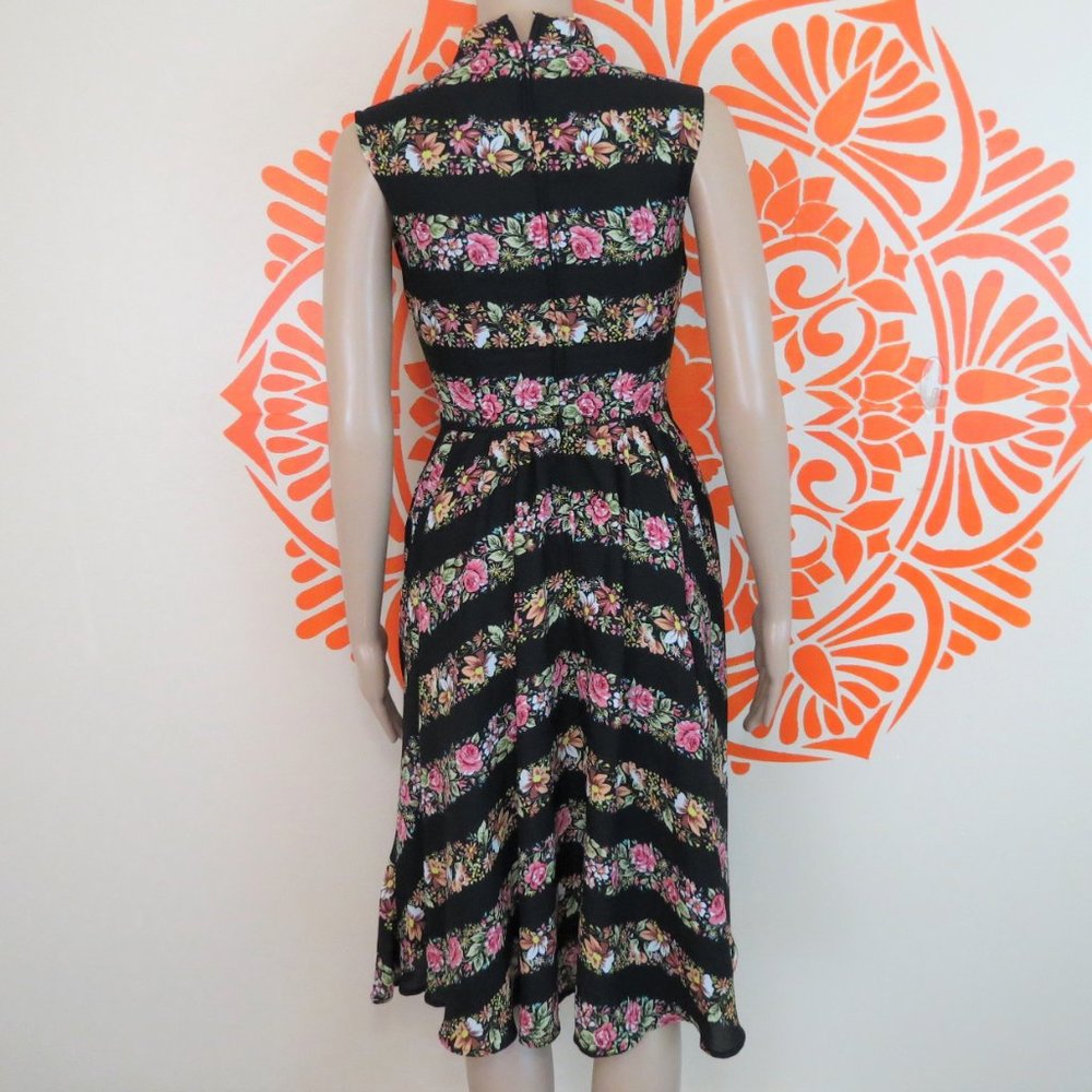 Unique Vintage Retro Black Fitted Floral Dress XS - Picture 3 of 3